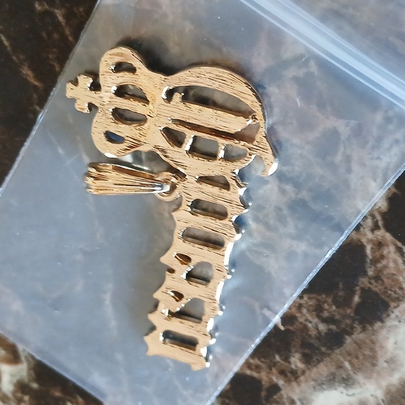 🔥14k Gold Plated Queen Necklace Pendant - Picture 4 of 5